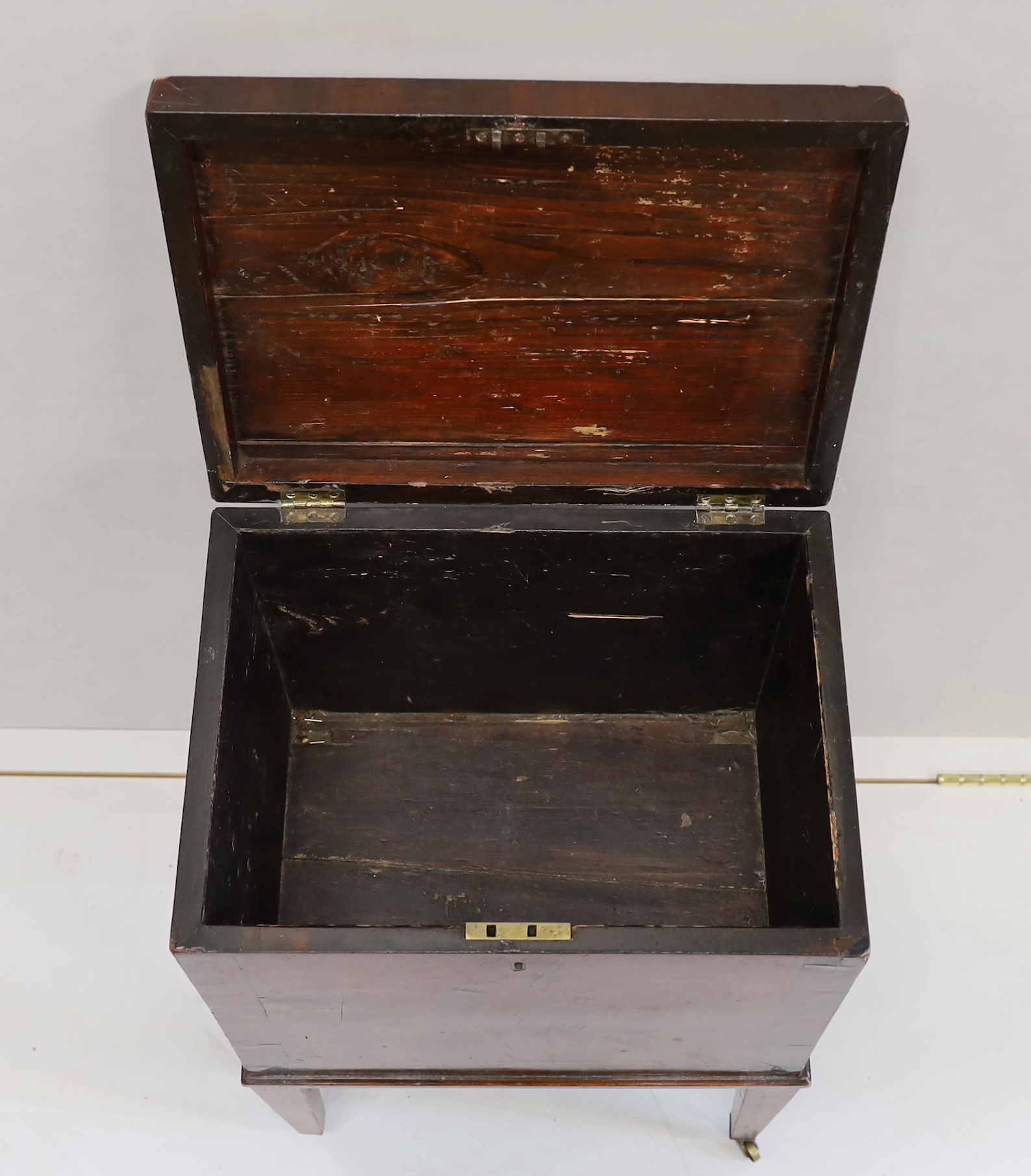 A George III mahogany cellarette, width 41cm, depth 30cm, height 66cm